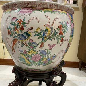 CHINESE PORCELAIN FISH BOWN WITH STAN